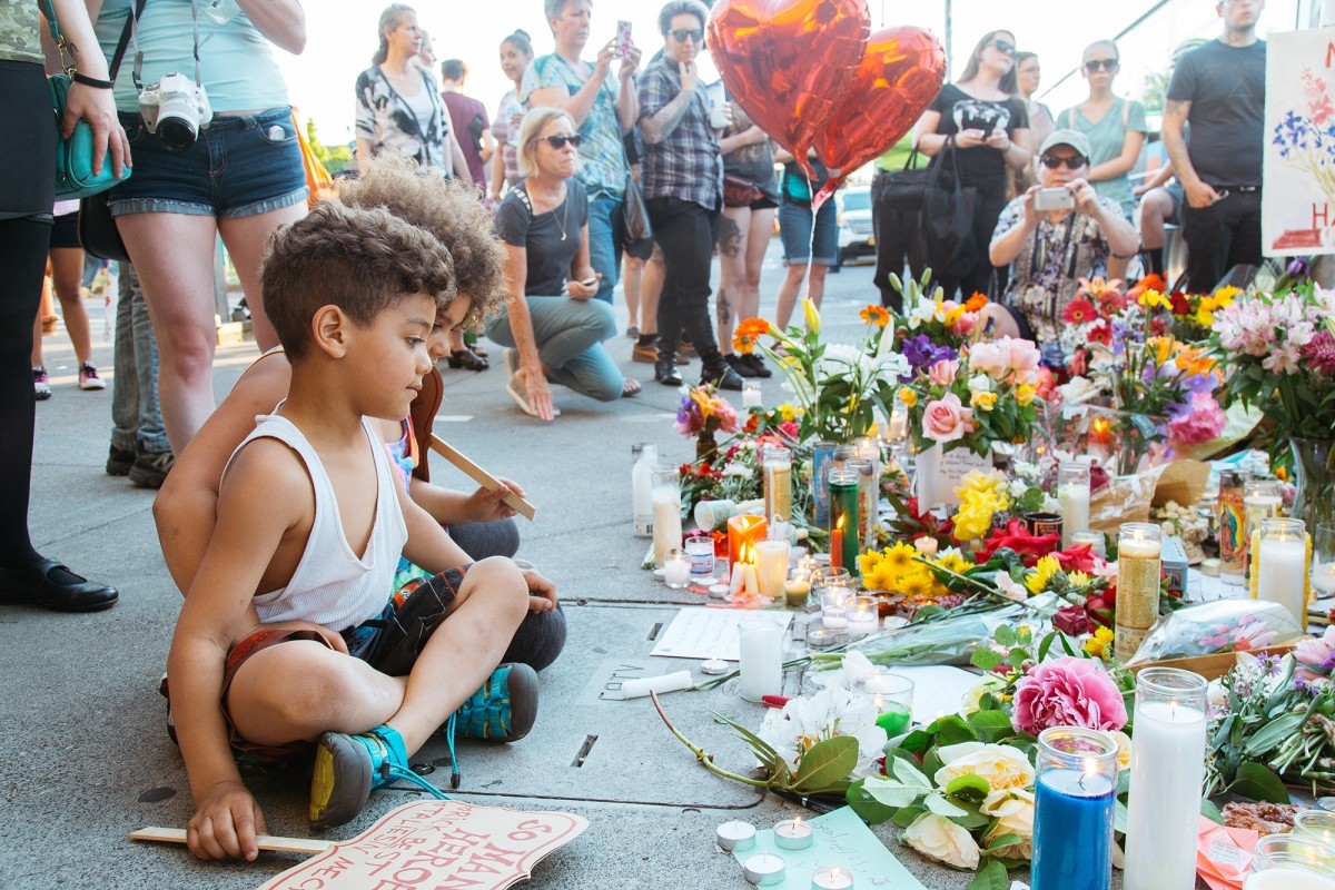 HollywoodTransitCenterVigil_EmilyJoanGreene__MG_8604-e1496193231161